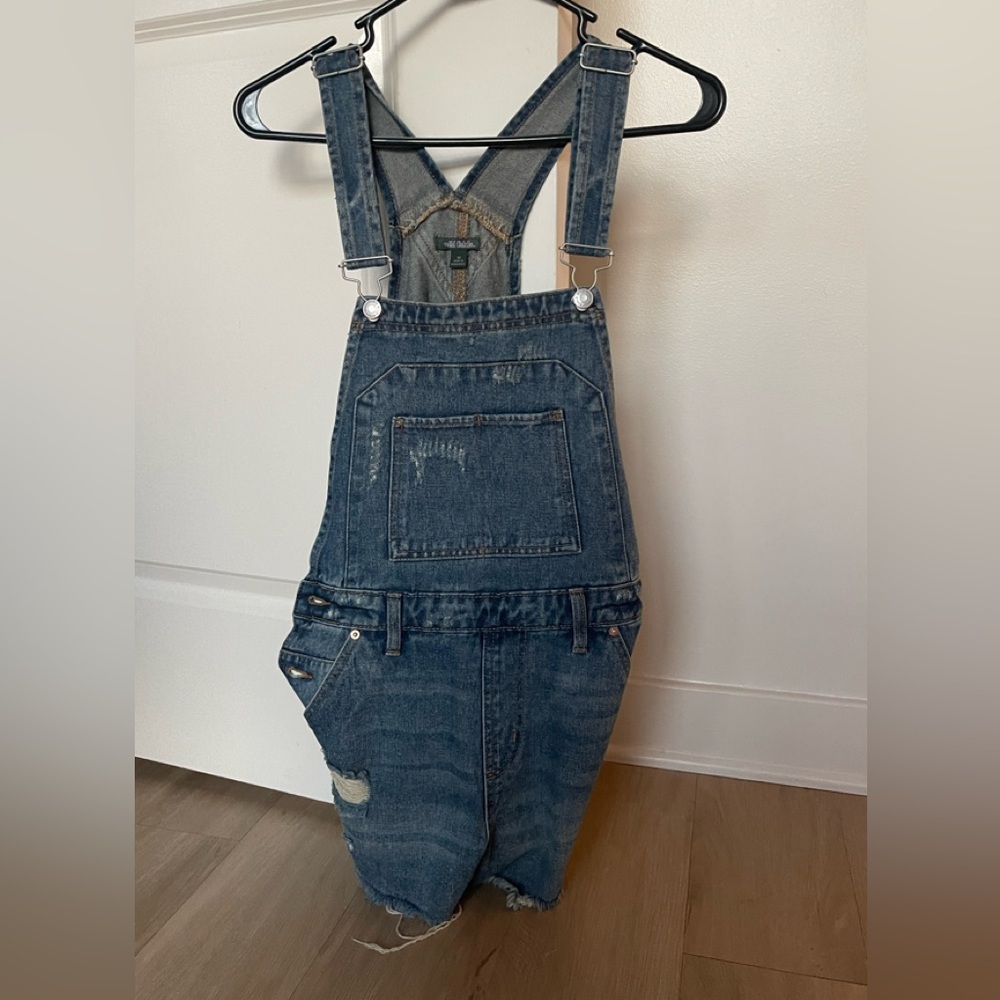 NWOT- Distressed Short-bibs